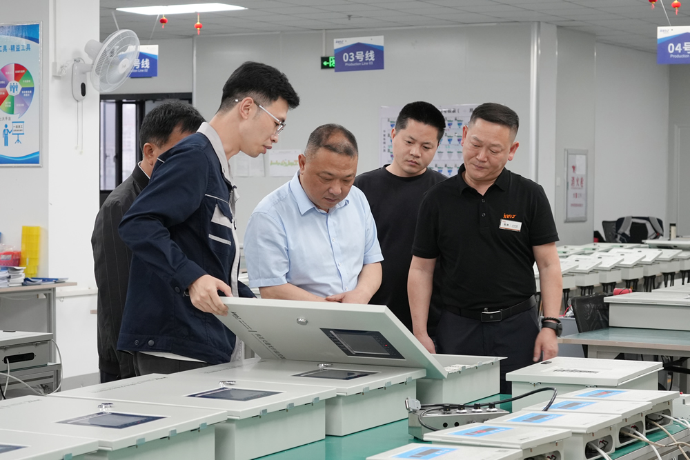 東至縣委常委、政法書記一行蒞臨我司參觀考察